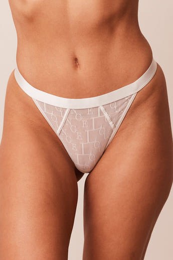 Chic String
