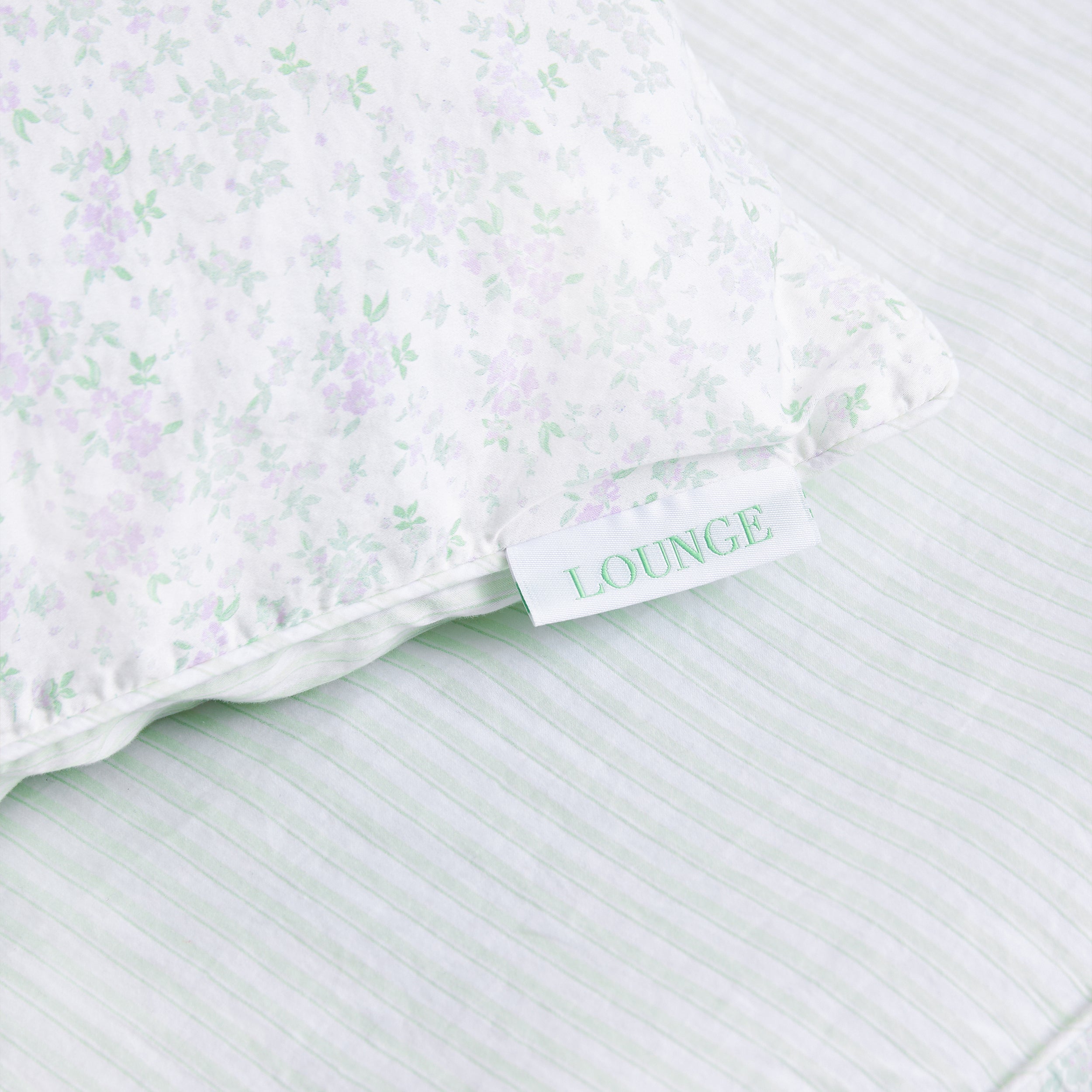 Bloom & Stripe Omkeerbaar Dekbedovertrek | Bloom & Stripe Omkeerbaar Dekbedovertrek - Saliegroene Bloemenprint