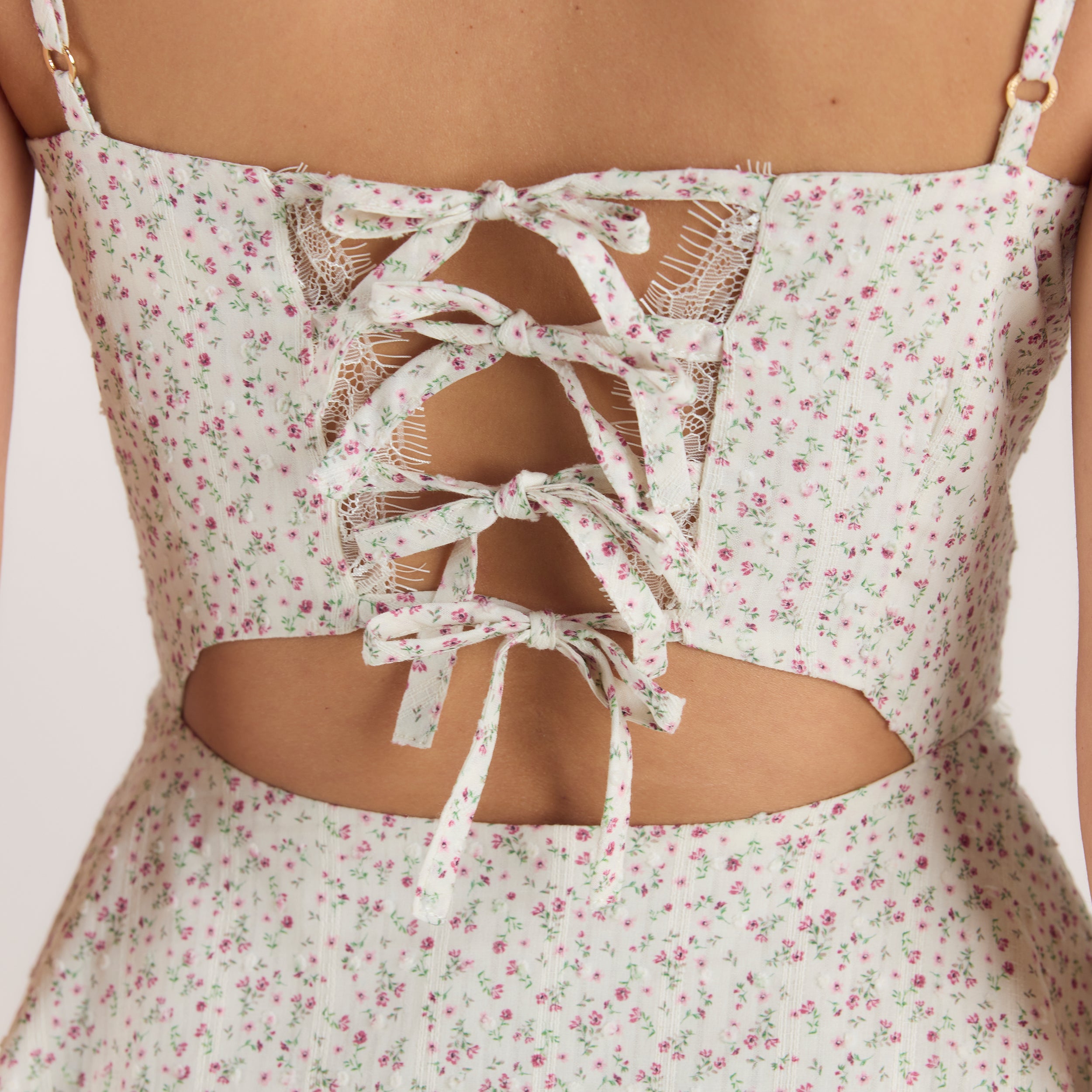 Mini-jurk met plooien en kant | Mini-jurk met plooien en kant - Crème Bloemenprint